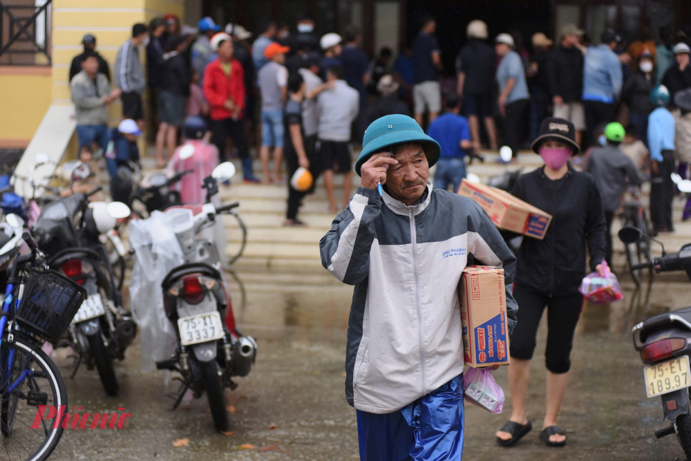 Những món của báo Phụ Nữ TPHCM đã góp phần động viên kịp thời bà con vùng lũ Quảng Điền