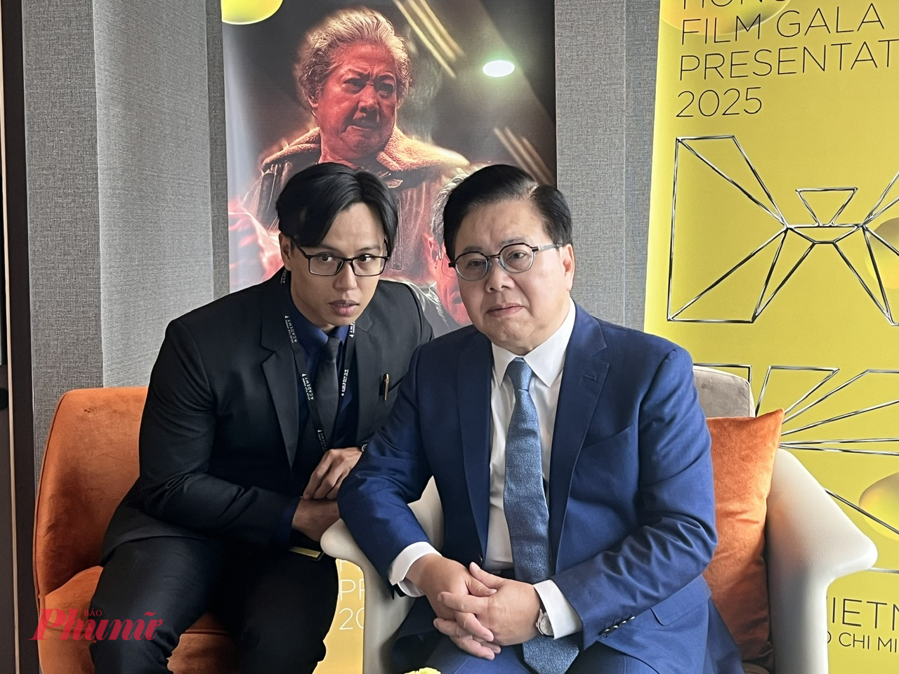 Tiến sĩ Vương Anh Vĩ (phải) trong buổi gặp gỡ giới truyền thông ngày 6/11