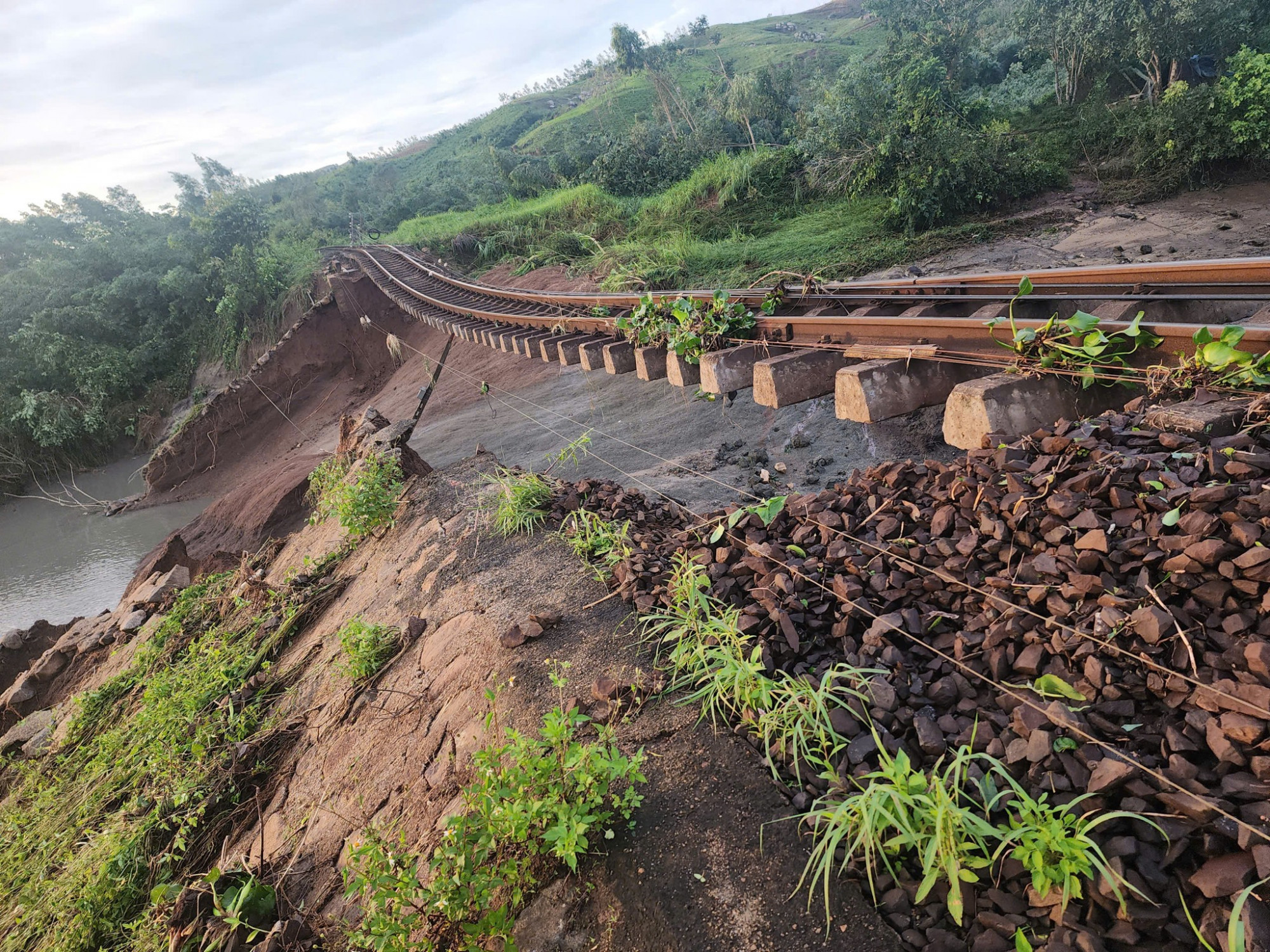 Đoạn đường từ Gia Lai - Đắk Lắk bị xói mòn