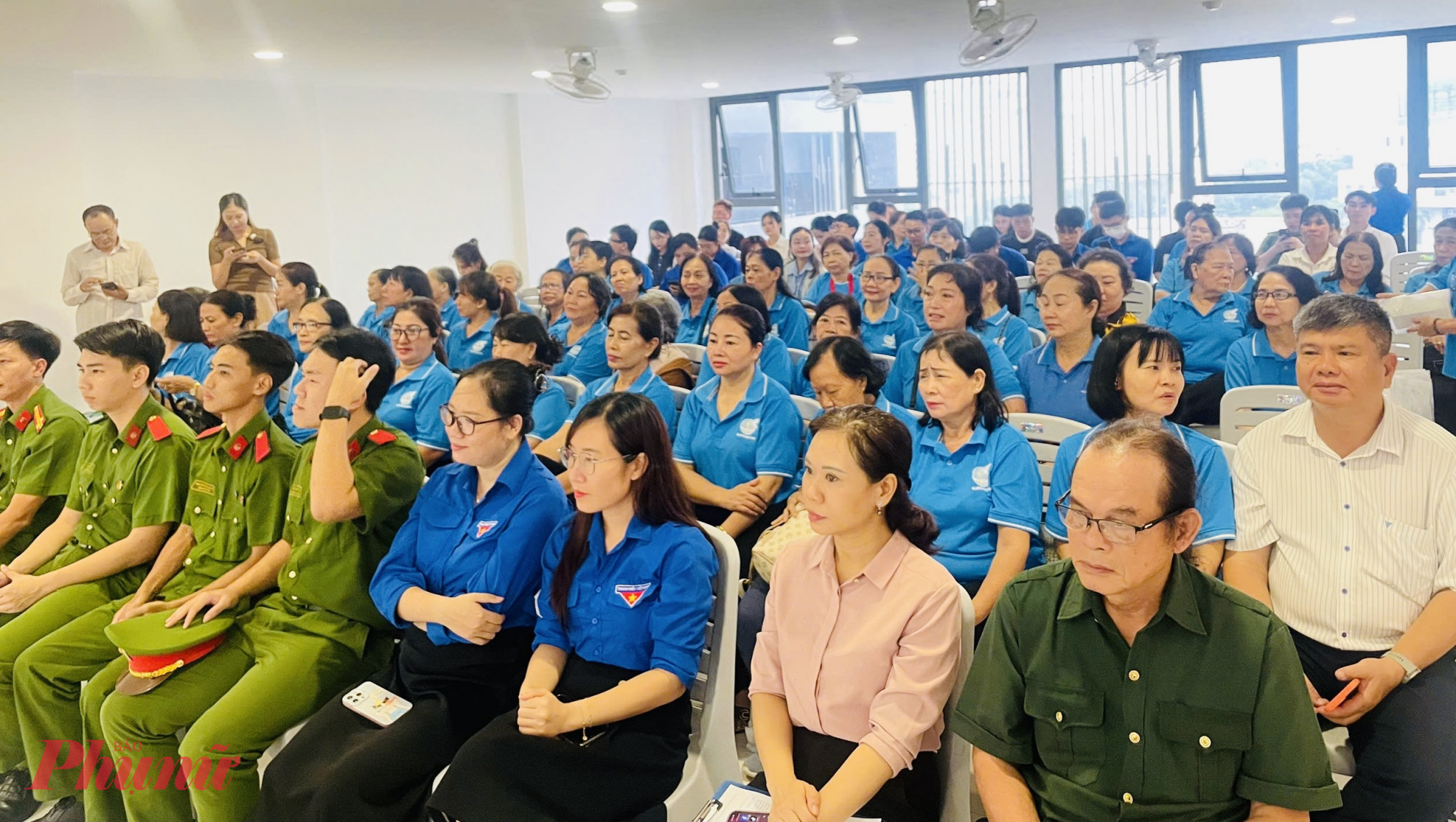 Đông đảo đại biểu tham gia lễ phát động