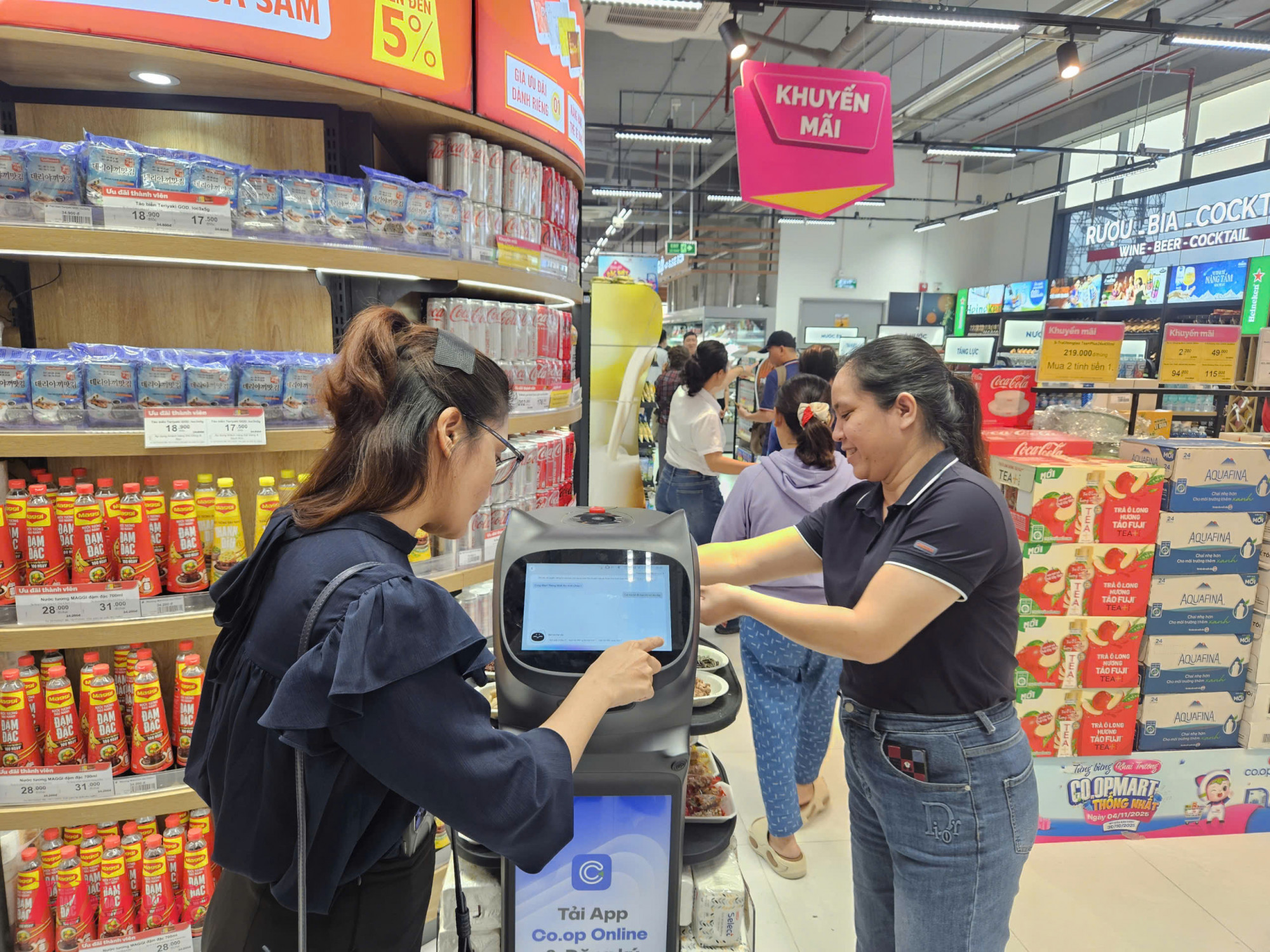 Robot tư vấn mua hàng cho người tiêu dùng tại siêu thị Co.opmart Thống Nhất 