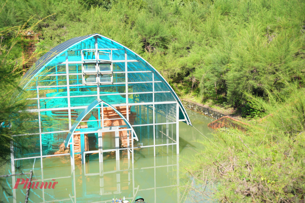 Ngày 14/3/2022, Tổ chức Kỷ lục Việt Nam (VietKings) xác lập kỷ lục “Tháp Phú Diên – tháp Chăm cổ chìm sâu dưới cồn cát ven biển được khai quật và bảo tồn đầu tiên tại Việt Nam”. Đến ngày 30/5/2022, Liên minh Kỷ lục Thế giới (WorldKings) tiếp tục ghi nhận kỷ lục “Tháp Chăm cổ bằng gạch chìm sâu dưới cồn cát ven biển được khai quật và bảo tồn đầu tiên trên thế giới”-Ảnh: Hoàng Anh Tuấn