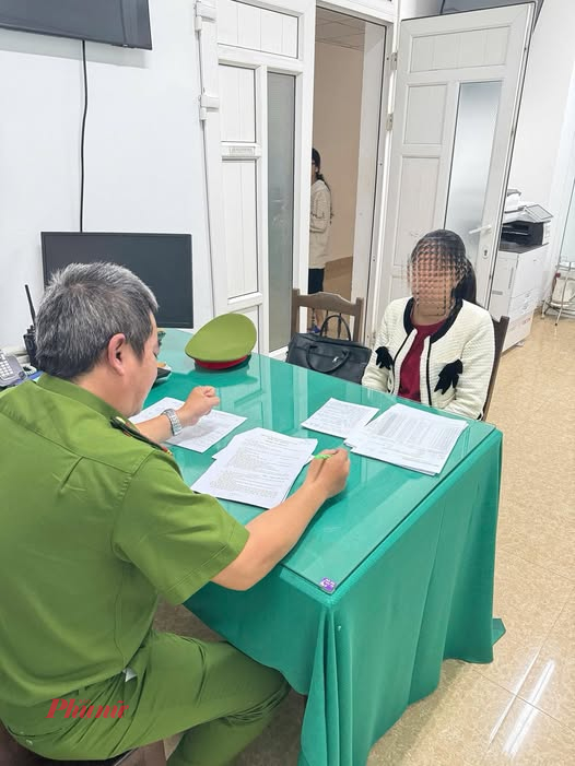 Chị N.T.N (SN 1988, trú ở phường Dương Nỗ, TP Huế) trình bày sự việc tại cơ quan công an