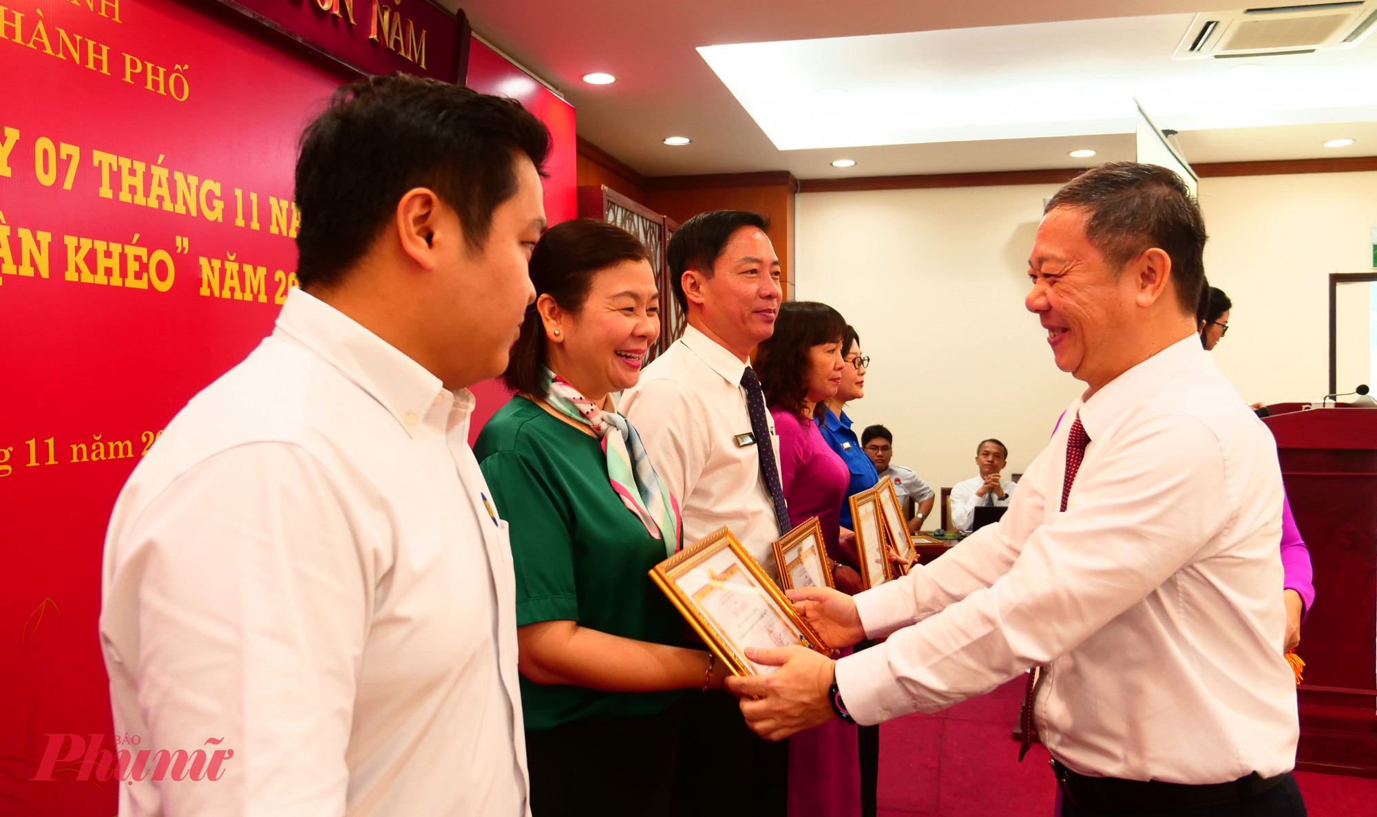 Tại hội nghị, Chi bủy Chi bộ Báo Phụ nữ TPHCM - được tuyên dương điển hình Dân vận khéo năm 2025 - Ảnh: Trang Nguyễn 