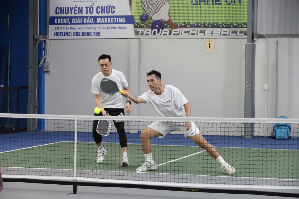 Nhạc sĩ Dương Khắc Linh và nam ca sĩ Only C