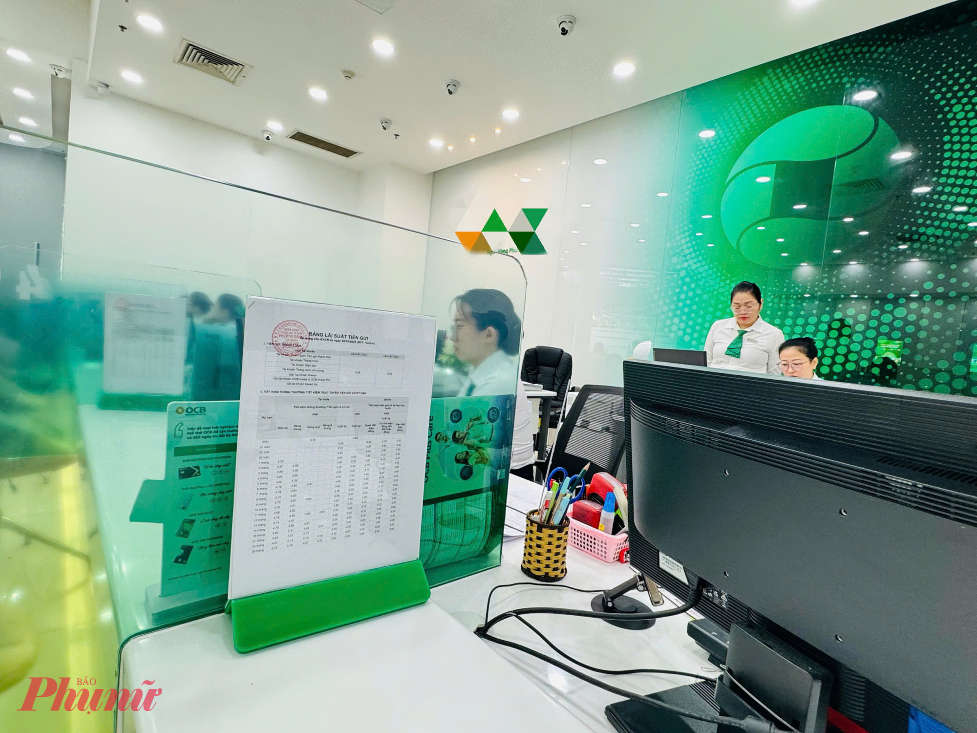 Những tháng cuối năm, nãy suất huy động tại các ngân hàng liên tục tăng - Ảnh: Thanh Hoa