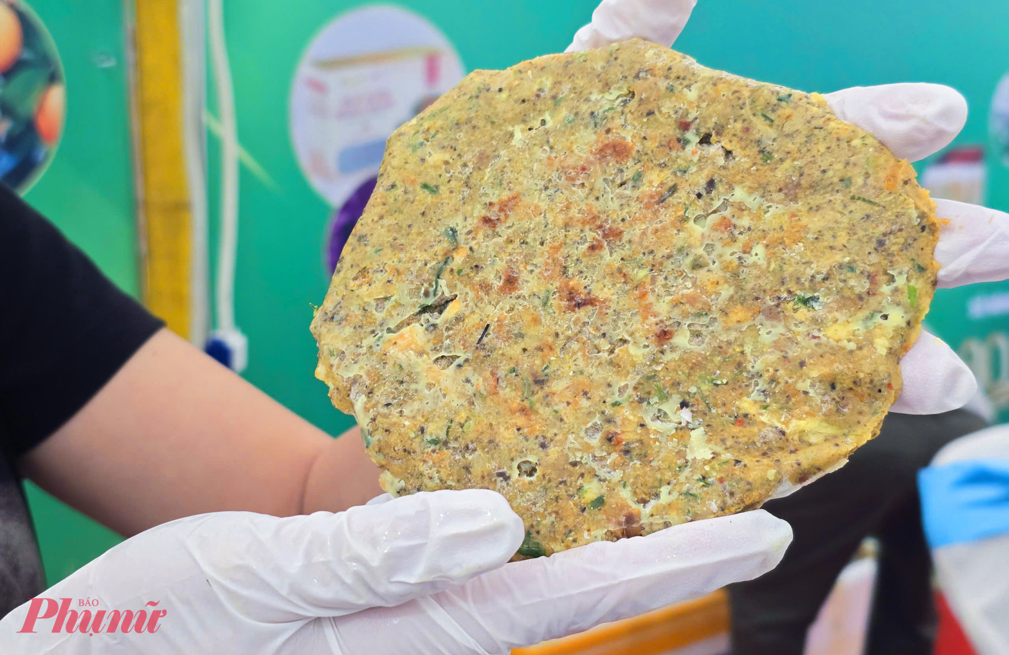 Mỗi miếng chả dam hiện được bán với giá 50.000 đồng