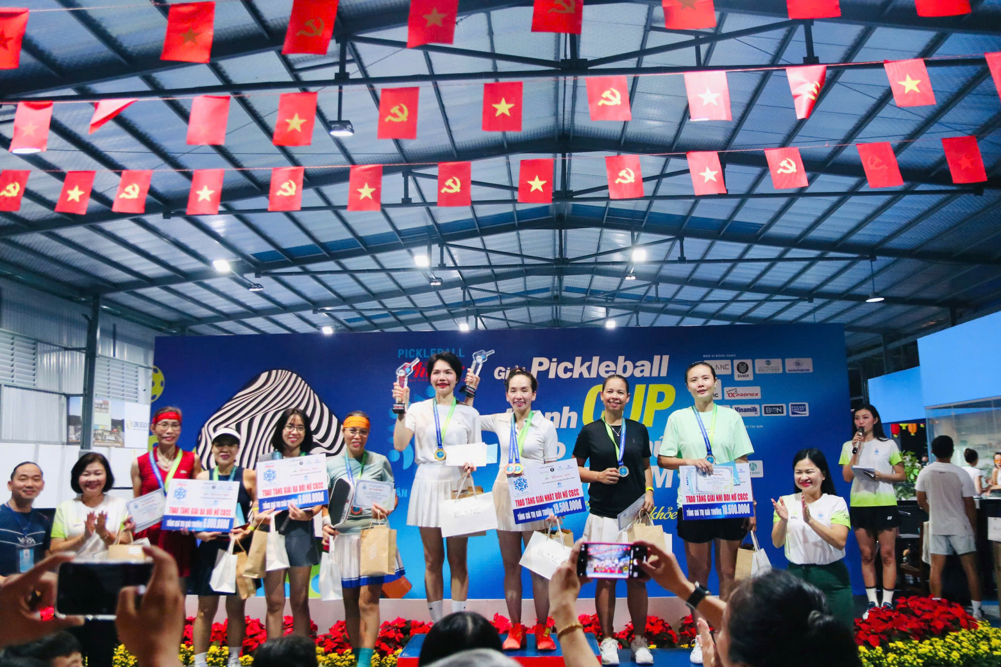 Giải Pickleball Báo Phụ nữ TPHCM 2025: Một ngày tranh tài sôi nổi, kịch tính và tràn đầy cảm xúc Các