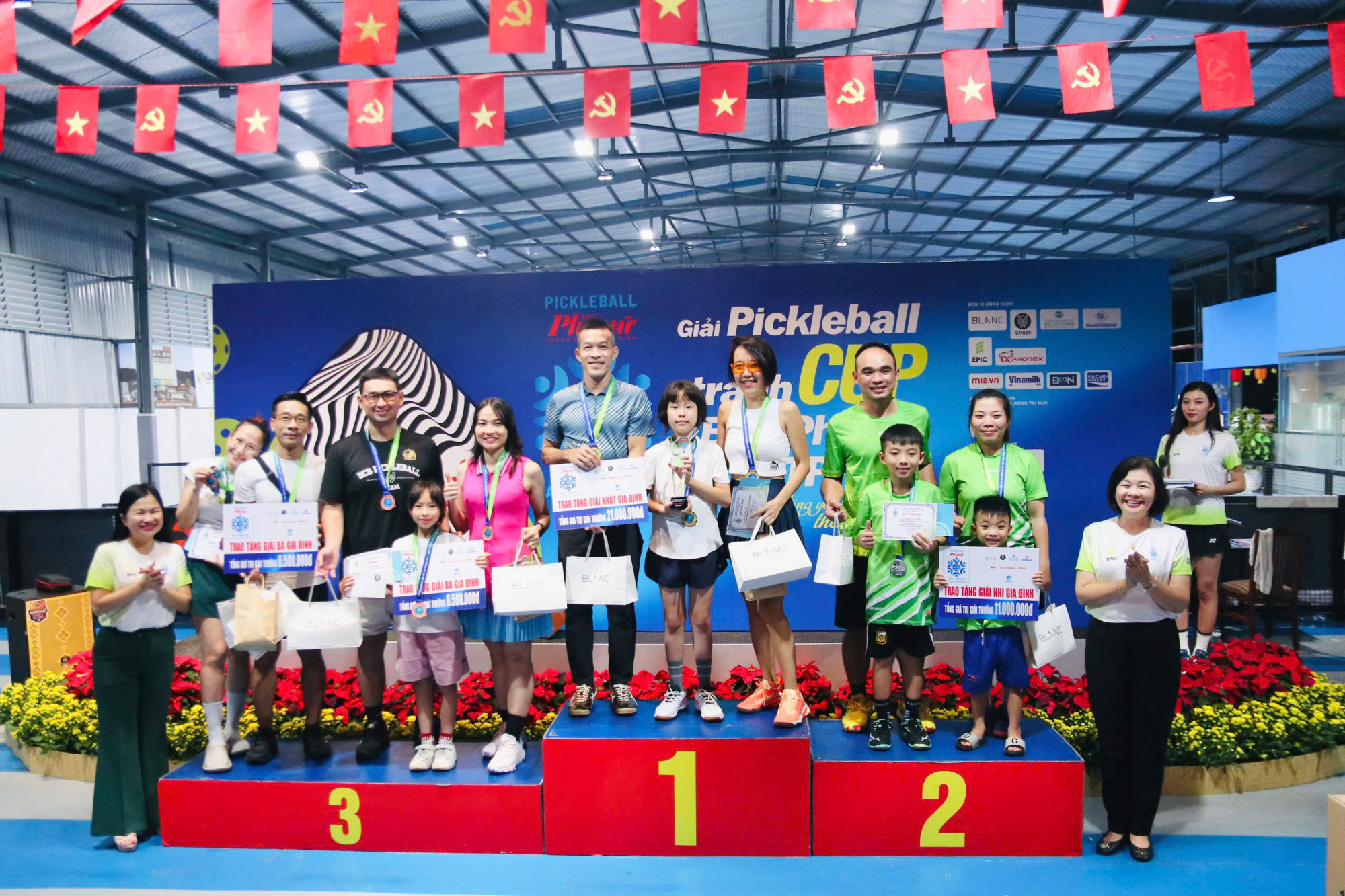 Giải Pickleball Báo Phụ nữ TPHCM 2025: Một ngày tranh tài sôi nổi, kịch tính và tràn đầy cảm xúc Bà