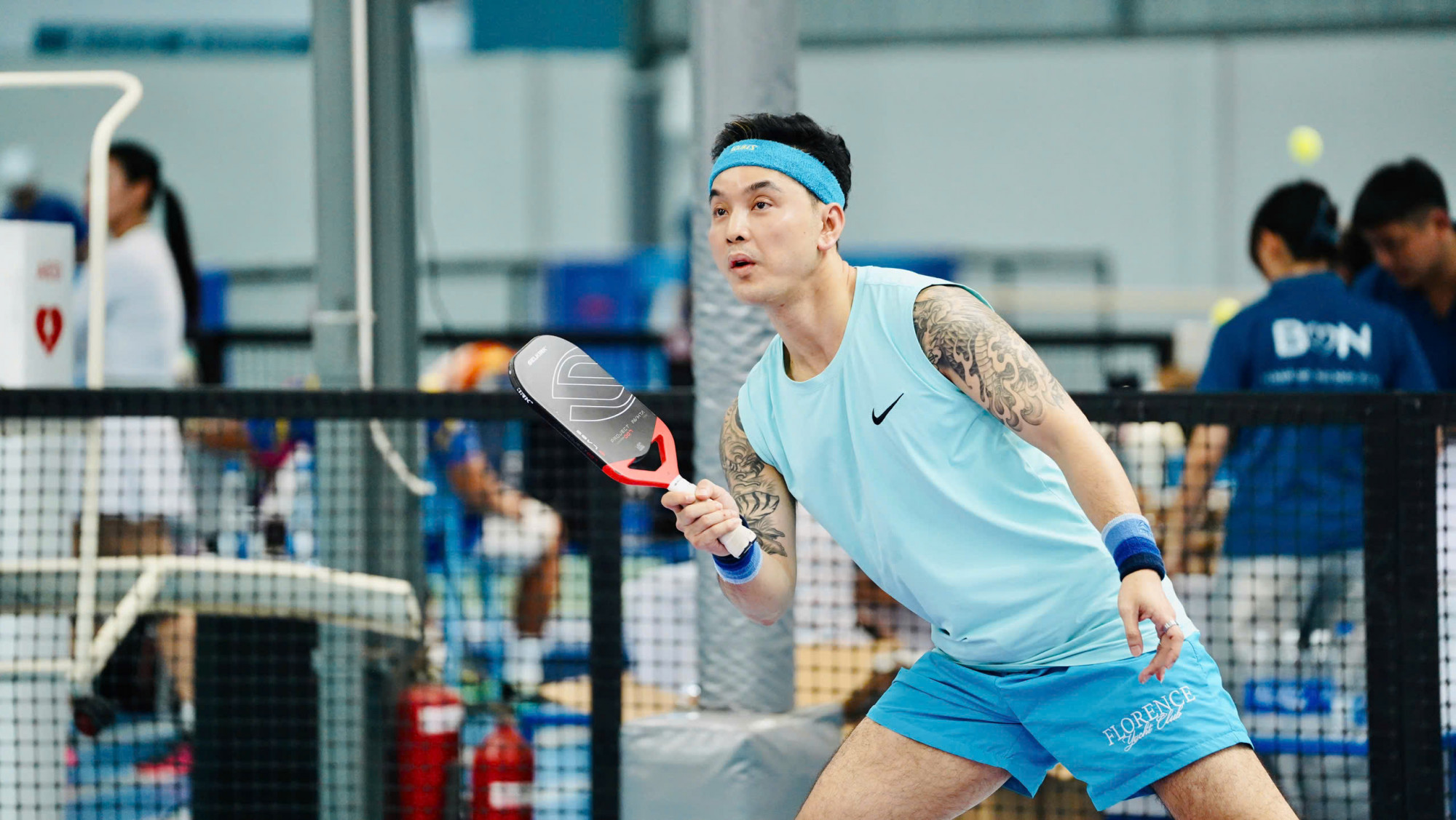 Ca sĩ Ưng Hoàng Phúc tràn đầy năng lượng tại giải đấu - Ảnh: Phùng Huy