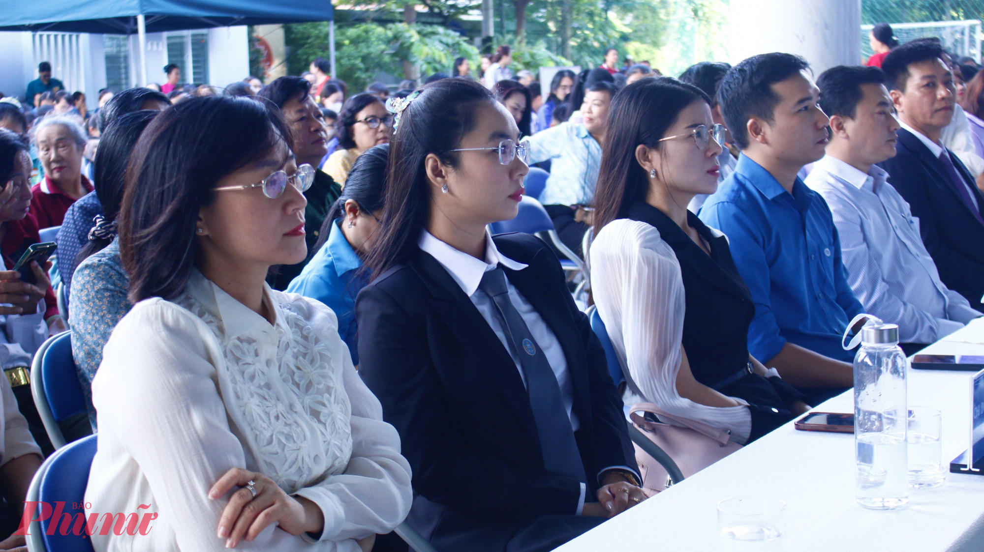 đại diện các Ban xây dựng Đảng, Văn phòng Đảng ủy, lãnh đạo UBMTTQ VN và các tổ chức chính trị - xã hội phường, các cơ quan, đơn vị Công An, Quân sự, Tòa Án, Viện kiểm sát, Thi hành án Khu vực 4, Đại diện lãnh đạo các phòng chuyên môn phường; 