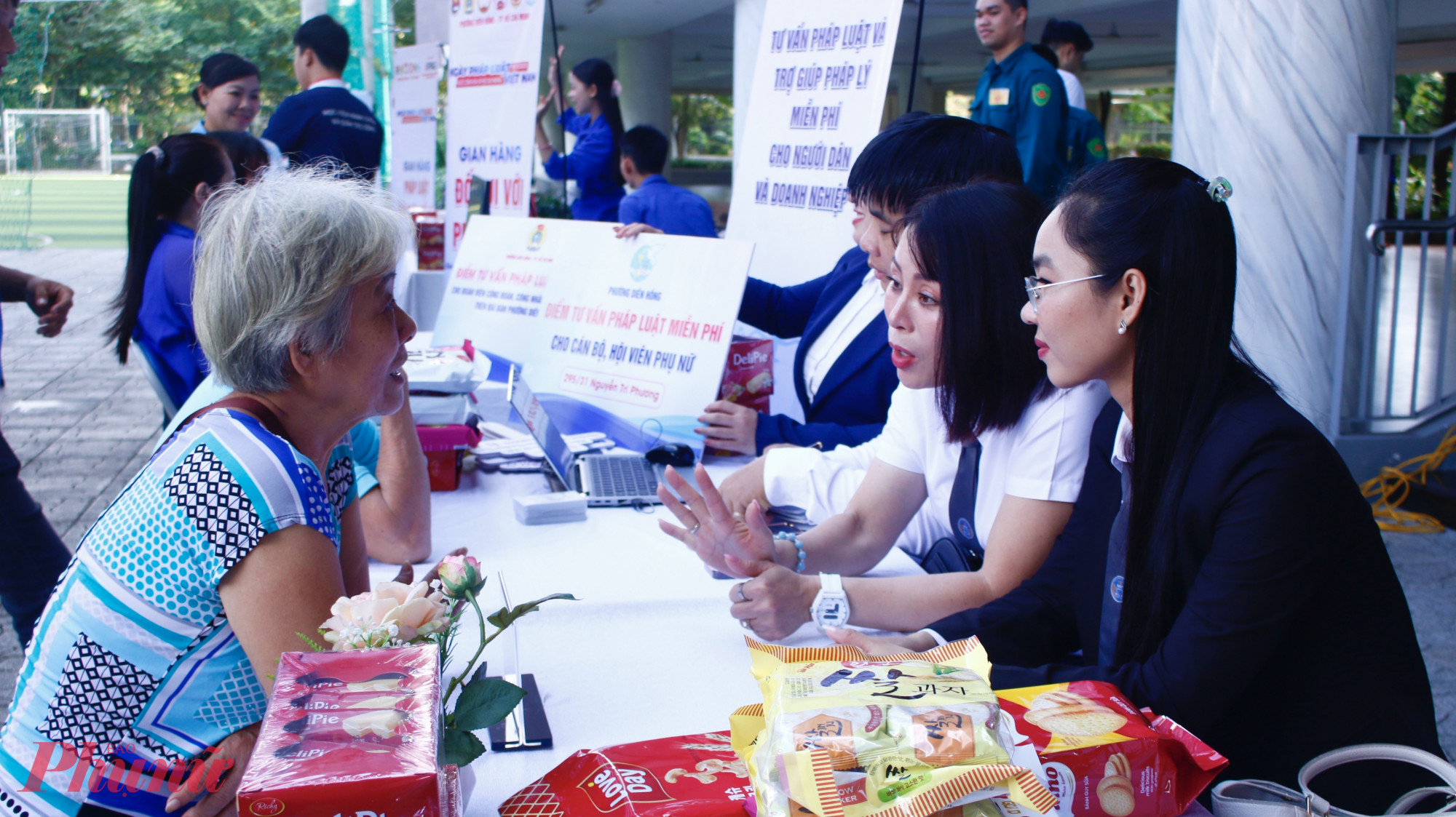 Hội viên phụ nữ tham gia tư vấn pháp luật