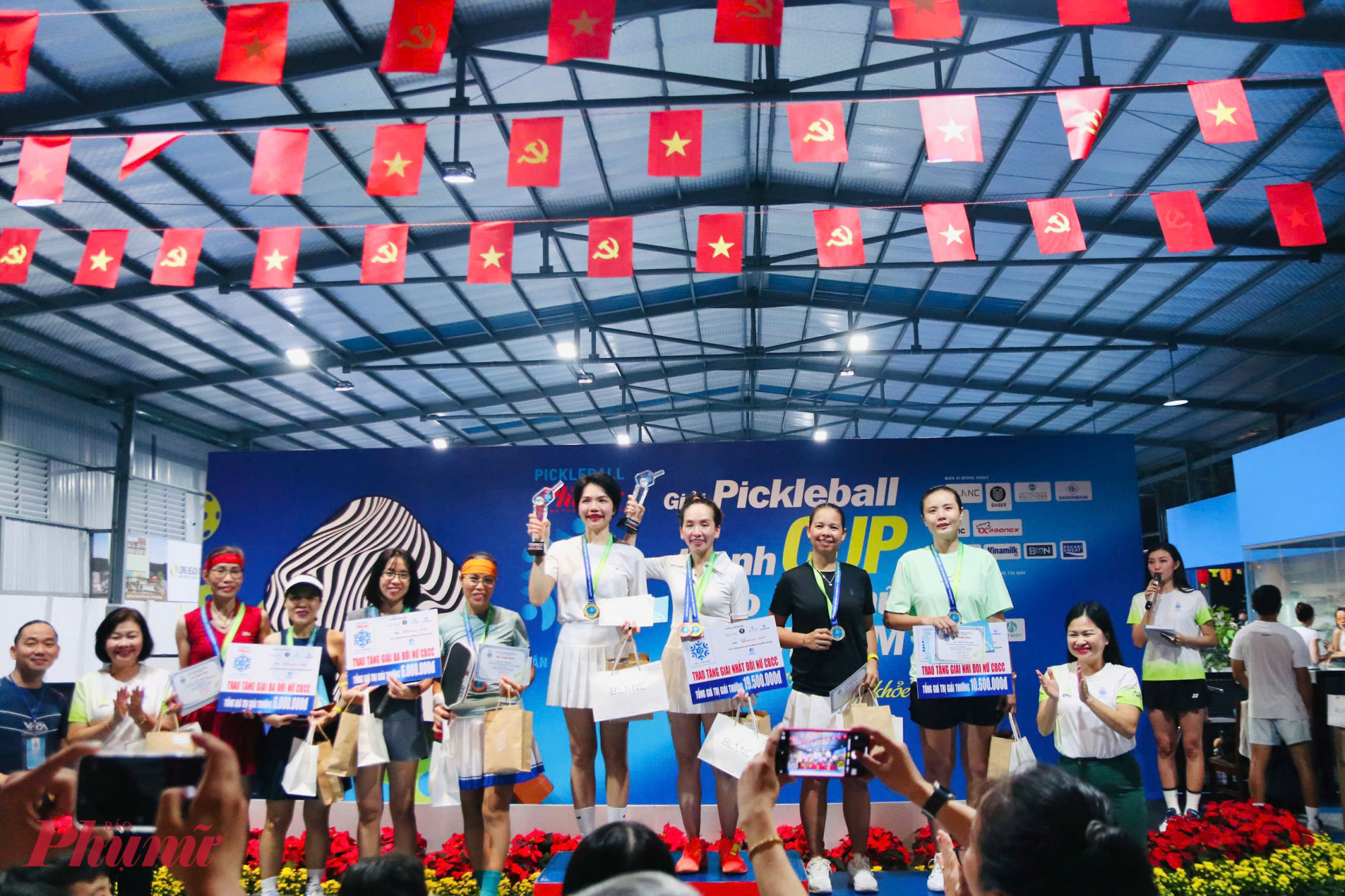 Cặp vận động viên Chu Thị Thu Thảo - Lương Kim Khoa đã có màn phối hợp ăn ý, xuất sắc đăng quang ngôi vô địch đầy thuyết phục.