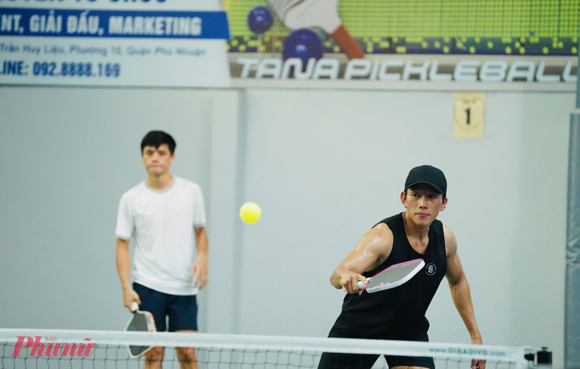 Ca sĩ Minh Dũng tại vòng bảng giải Picleball báo Phụ nữ TPHCM lần thứ 3, năm 2025.