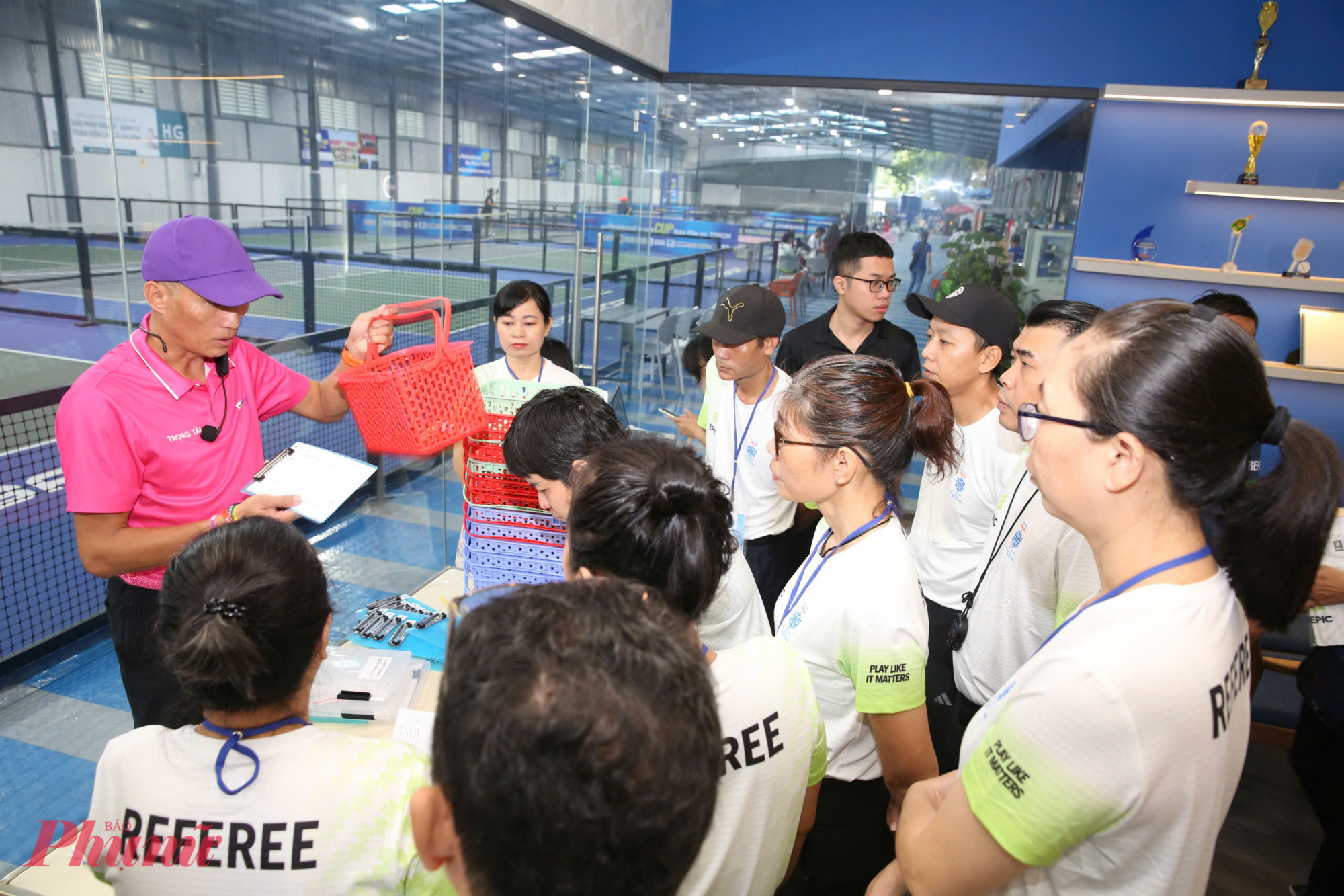 Tổ trọng tài sinh hoạt chuyên môn trước giờ thi đấu