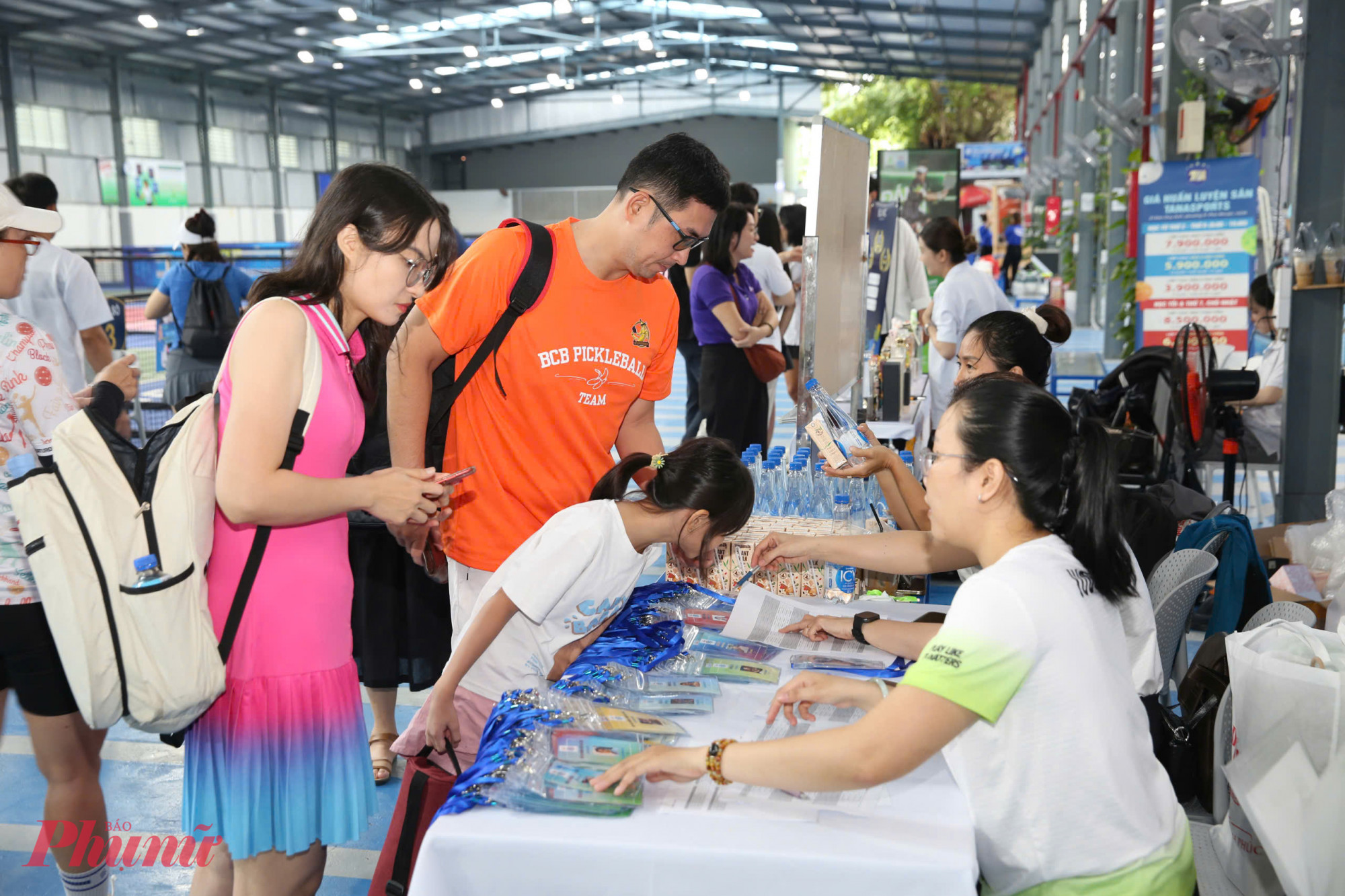 Vận động viên check in trước giờ đấu 