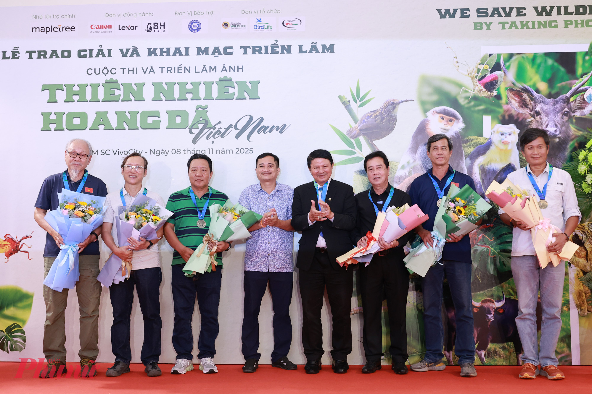 Hội đồng giám khảo của cuộc thi ảnh 