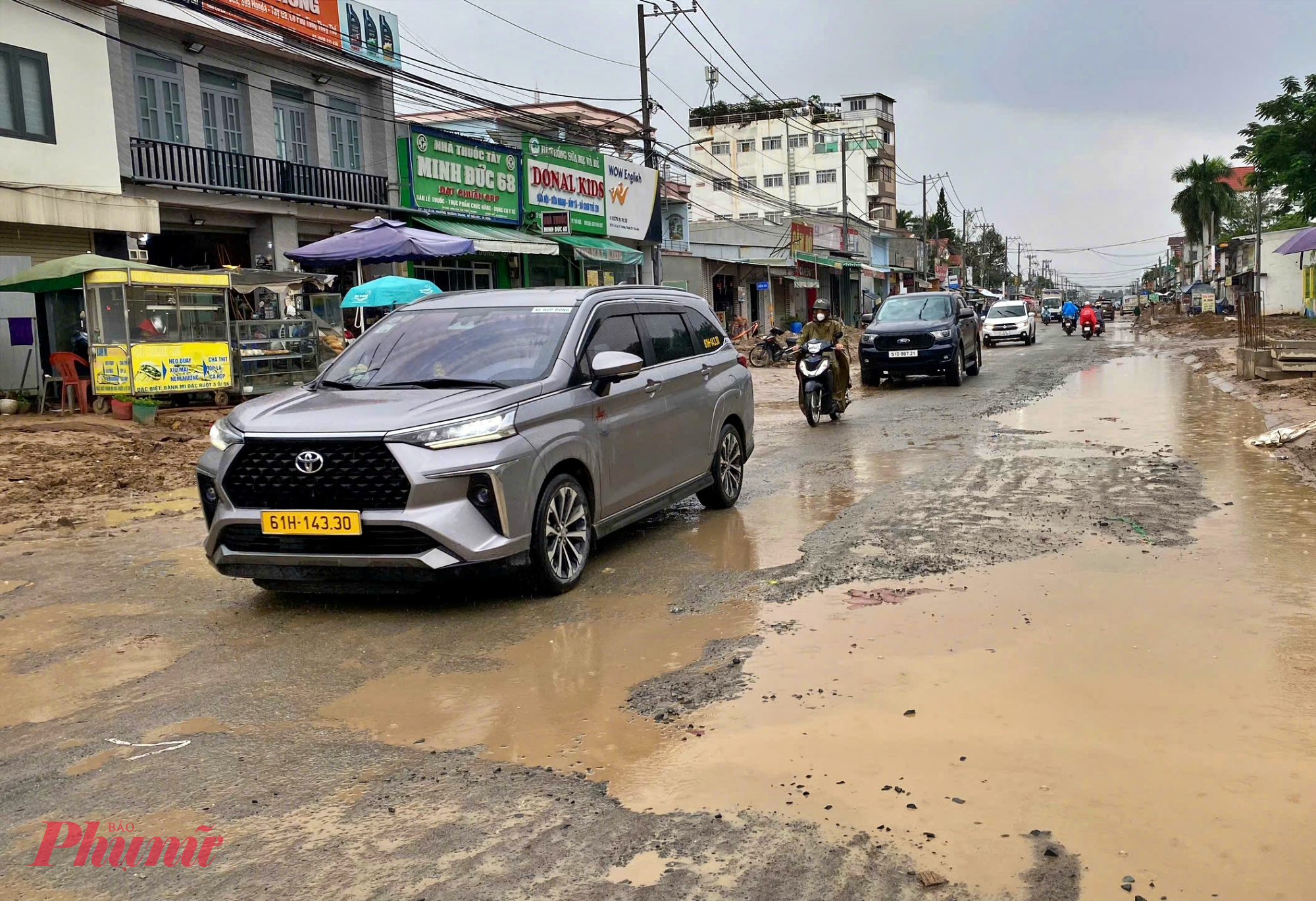 Một số đoạn xuất hiện ao nước nhiều ngày.