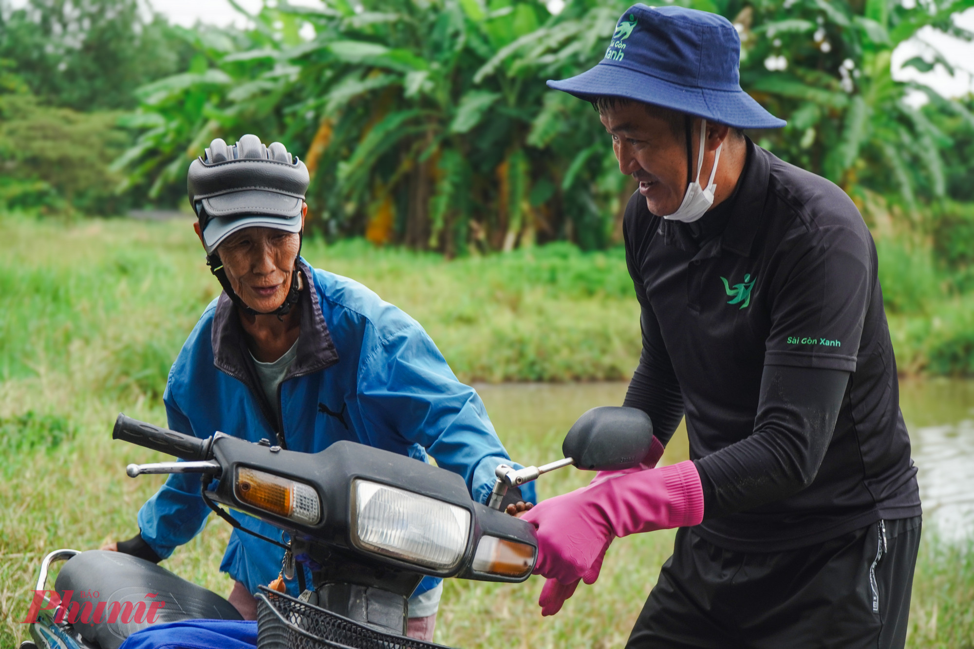 Ông Yuki Odeshima (43 tuổi) cho biết dù công việc này khá vất vả, đối mặt với nhiều nguy hiểm nhưng ông và các bạn trong nhóm Sài Gòn Xanh không chùn bước. Không ai bảo ai, các thành viên trong nhóm luôn phối hợp rất nhịp nhàng.