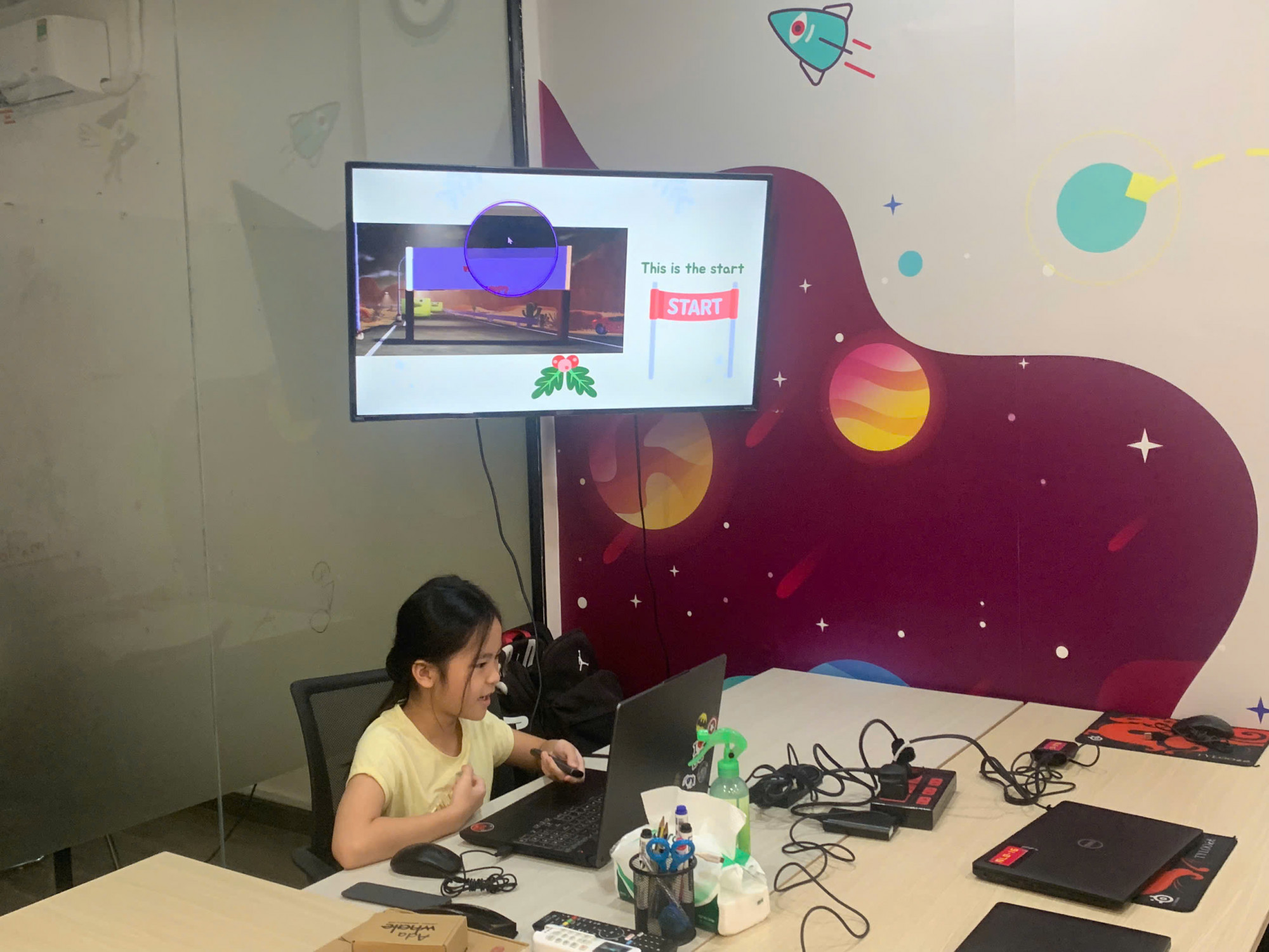 'Tiệm phở của anh Hai' đang nấu lại nồi nước dùng cho ngành game Việt Bên cạnh đó, cũng có một số phụ huynh với tư duy khá cởi mở, hiện đại khi cho con tham gia học thiết kế, phát triển game - Ảnh: Phương Duyên