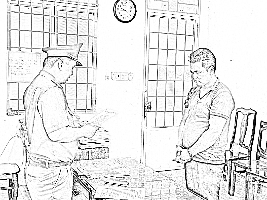 Công an đọc quyết định khởi tố đối với Nhí - Ảnh CACC