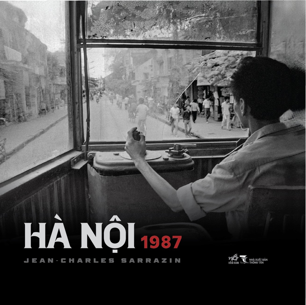 Bìa cuốn sách là hình ảnh Hà Nội năm 1987
