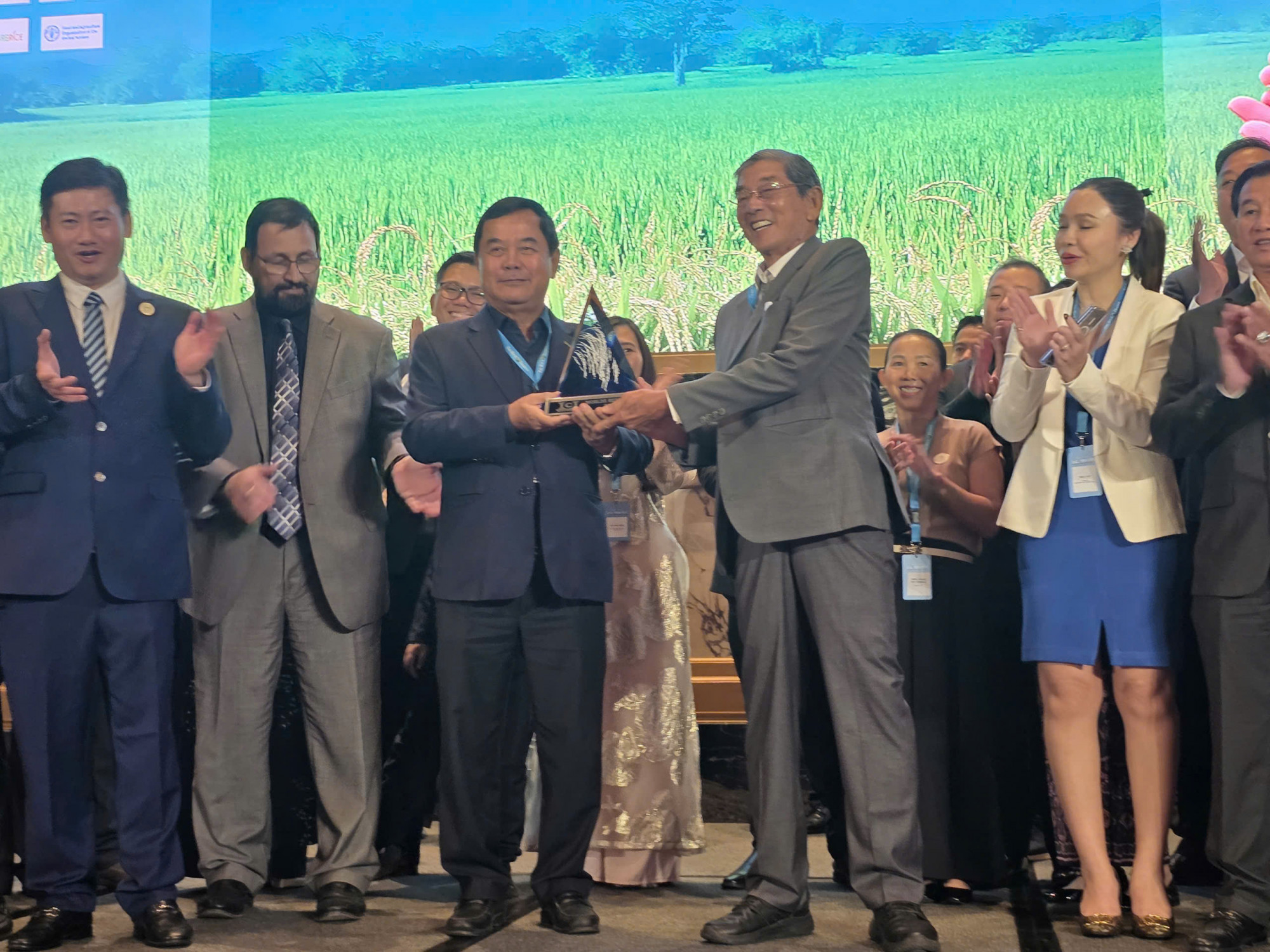 Gạo ST25 lần thứ 3 được vinh danh gạo ngon nhất thế giới 