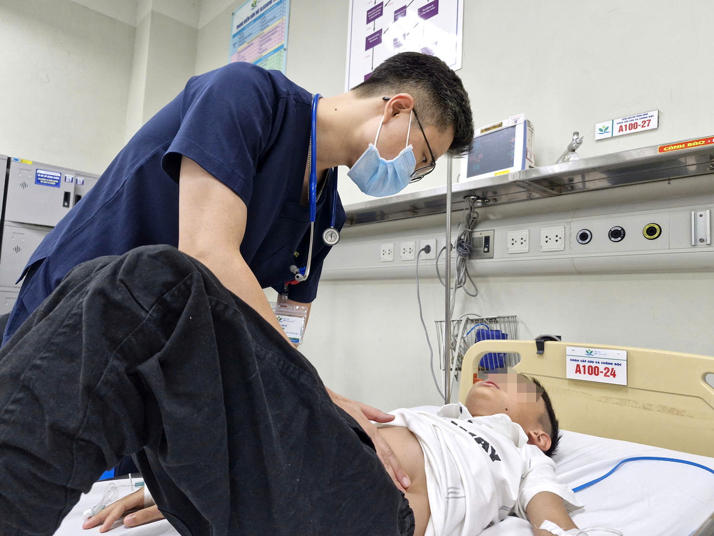 Tai nạn giao thông rình rập học sinh Cấp cứu trẻ gặp tai nạn giao thông tại Bệnh viện Nhi trung ương - ẢNH: H.ANH