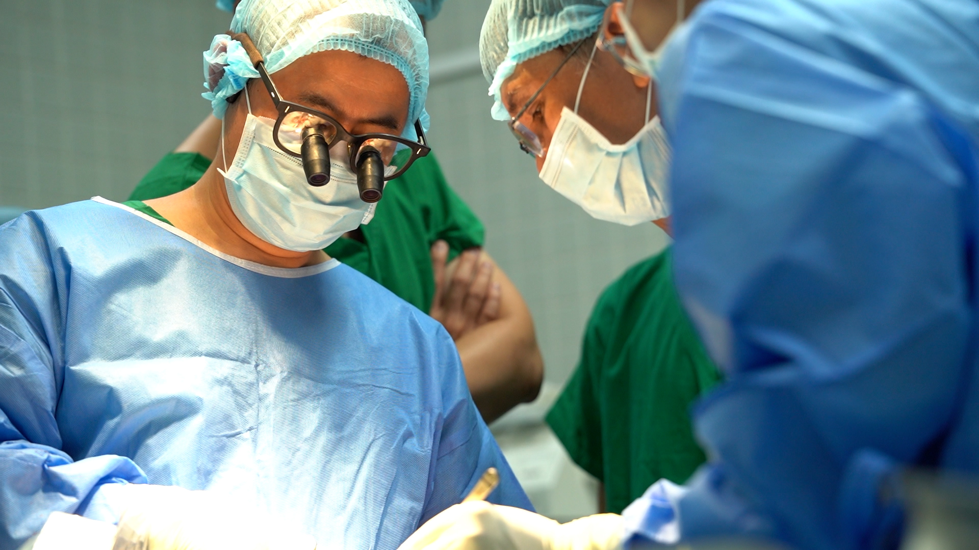Ê-kíp phẫu thuật ghép tạng cho người nhận, ảnh BVCC