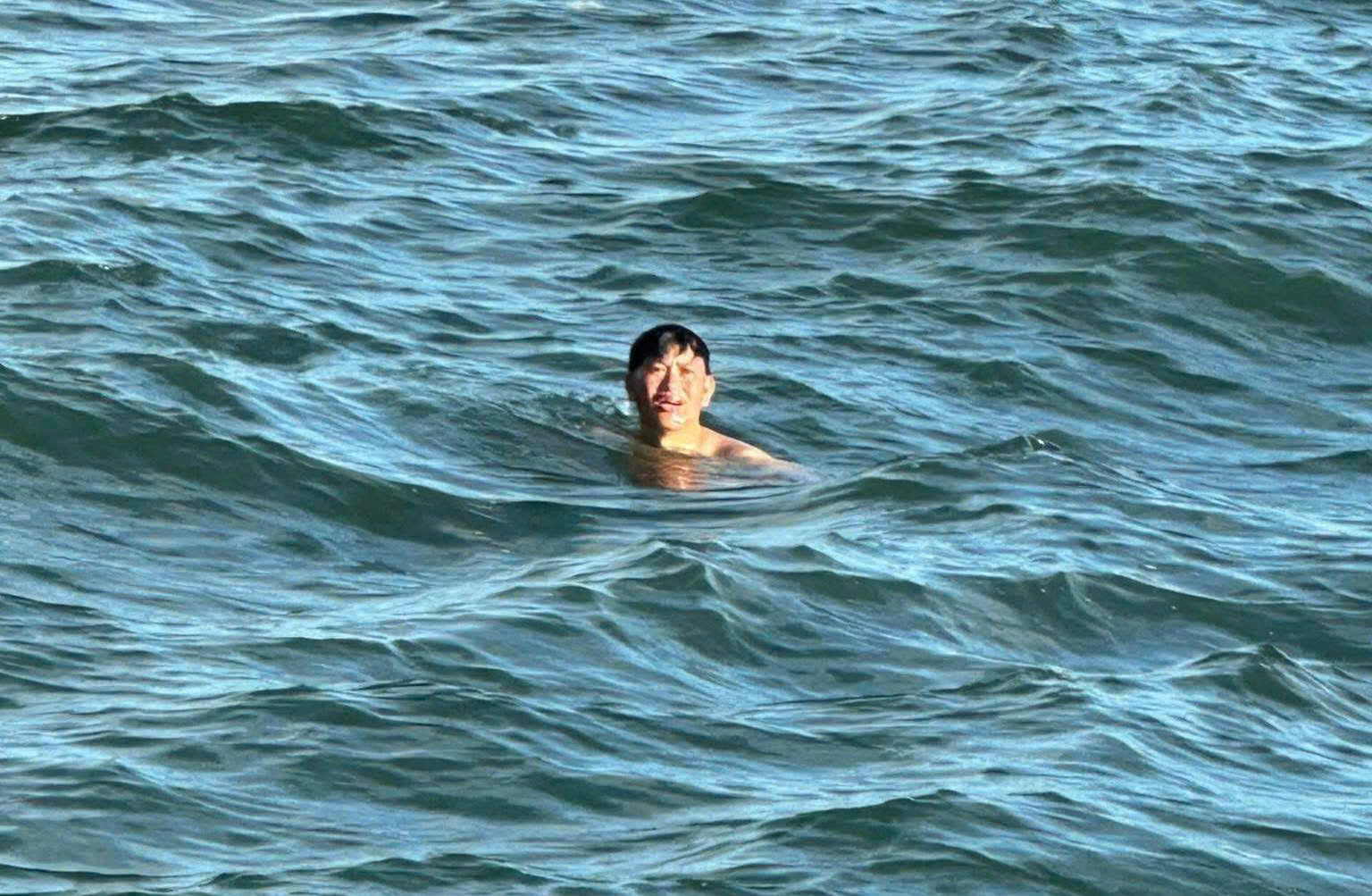 Anh Sanh thời điểm được phát hiện trên biển_Ảnh: Nhân viên tàu An Vĩnh Express.