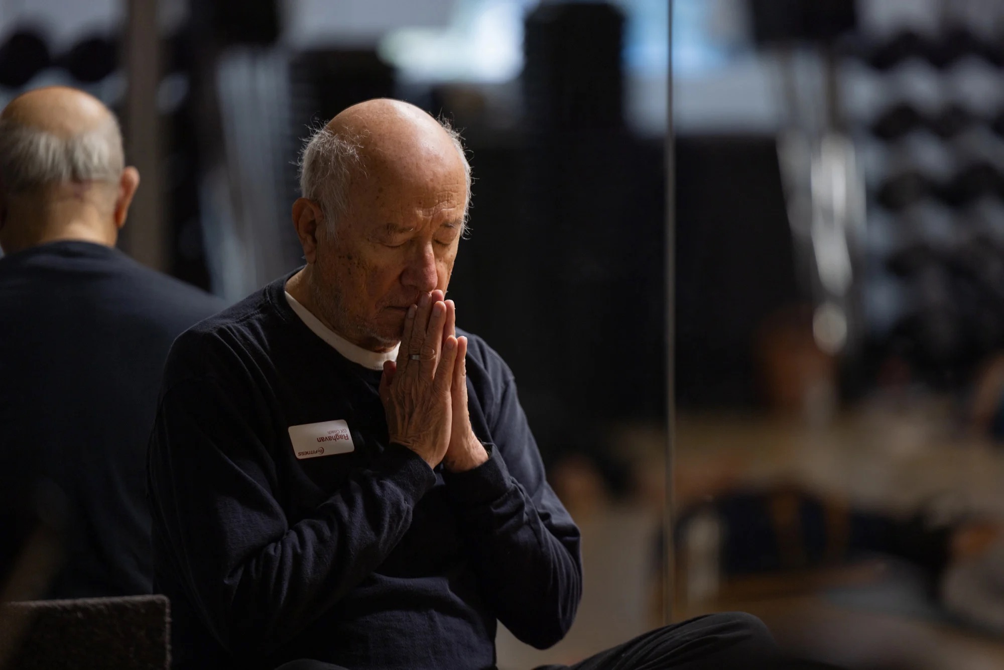 Bí quyết sống khỏe của ông Salomon Delgado là ăn chay trường, thiền định hàng ngày, vận động thường xuyên. - Ảnh: TNS