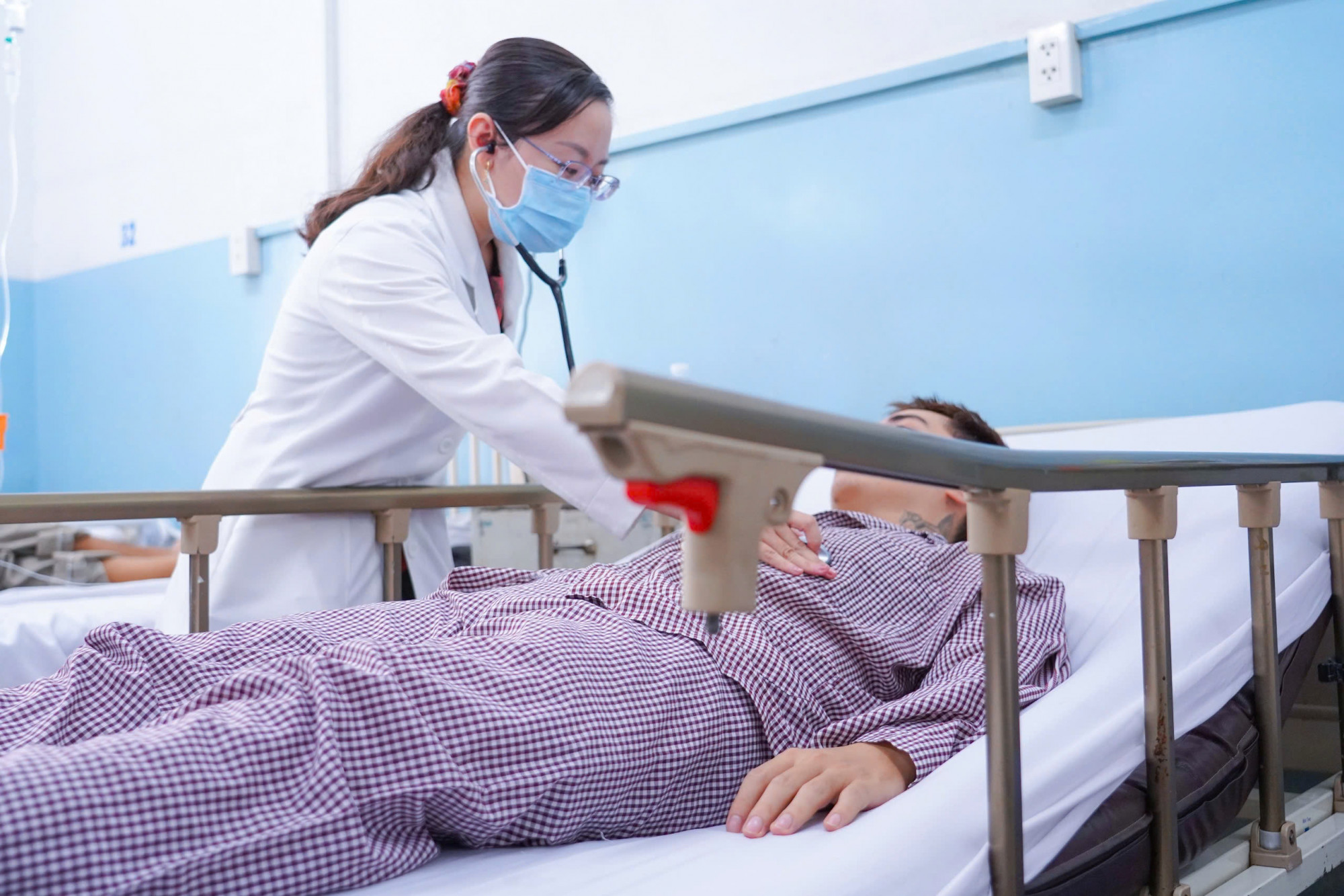 Bệnh nhân nghi ngộ độc sau ăn bánh mì -ảnh: Bệnh viện Nhân dân Gia Định cung cấp