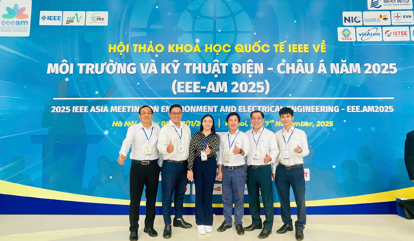 Đoàn công tác EVNHCMC tại hội thảo - Ảnh: EVNHCMC