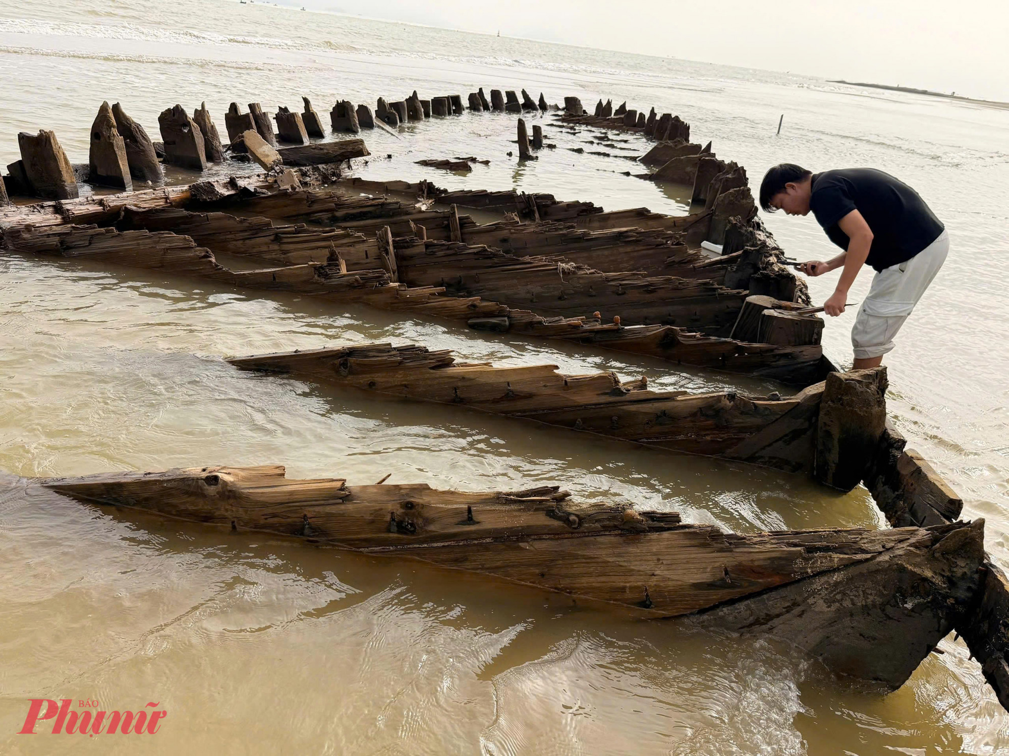 Con tàu phát lộ lần thứ 2 với hình hài rõ nét hơn