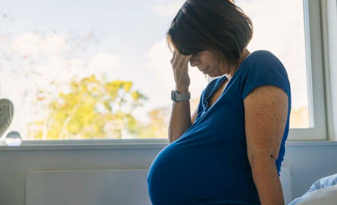 Thai phụ bị sốt cao càng ảnh hưởng đến thai nhi