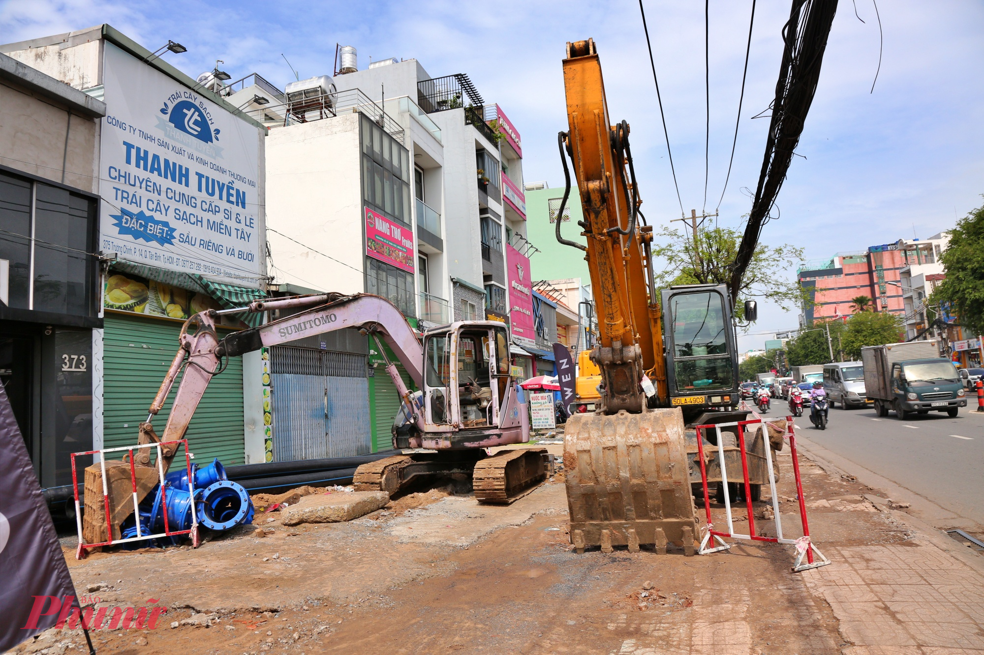 Việc thi công di dời hạ tầng kỹ thuật tuyến metro số 2 sắp hoàn thành - Ảnh: Tứ Quý