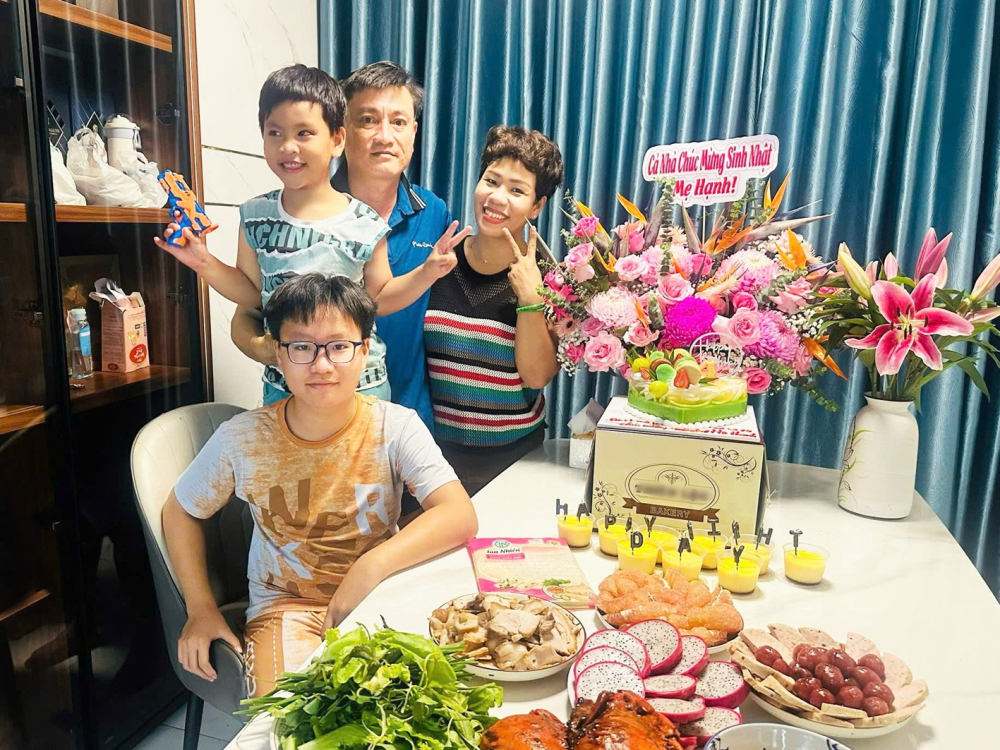 Sống chung càng lâu, càng phải nịnh bạn đời Gia đình hạnh phúc của thạc sĩ tâm lý Nguyễn Thị Mỹ Hạnh - Ảnh do nhân vật cung cấp