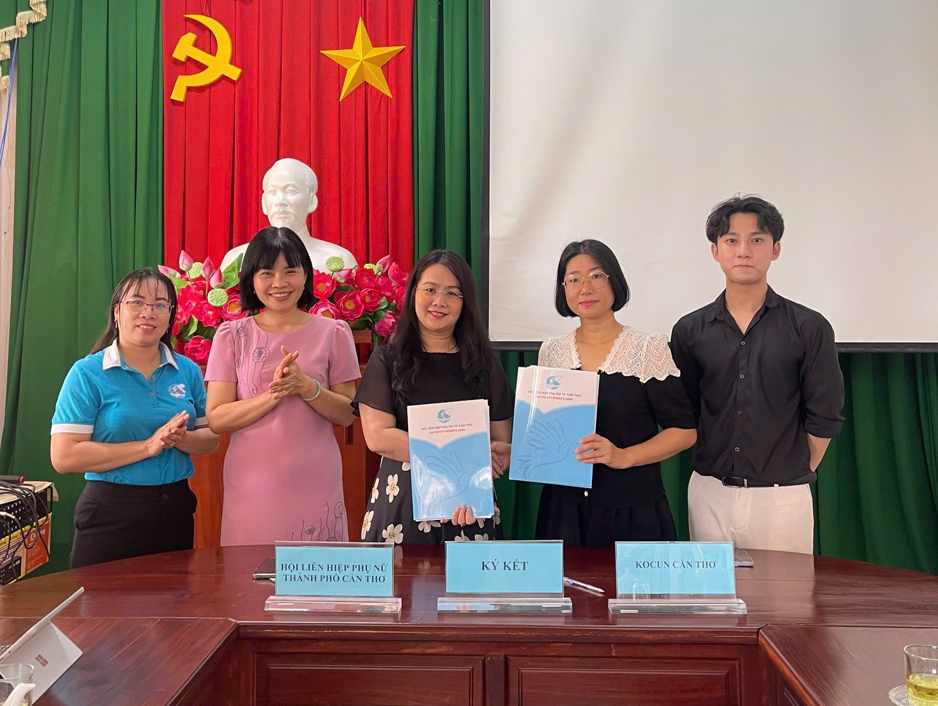 Hội LHPN TP Cần Thơ ký kết đề án hỗ trợ phụ nữ hơn 8,2 tỉ đồng