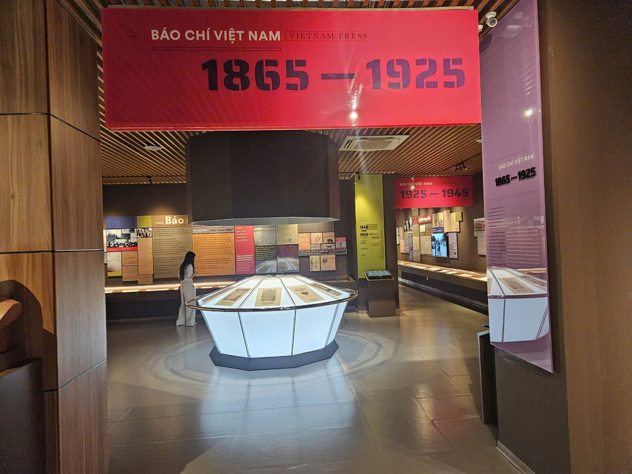 Nội dung trưng bày tại Bảo tàng Báo chí Việt Nam được chia thành 5 phần