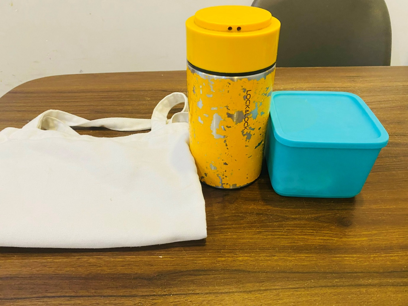 “Bộ đồ nghề” của tôi khi ra ngoài mua thức ăn