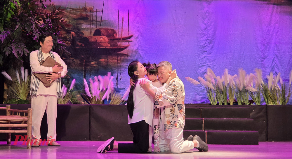 Cô gái triệu đô truyền 