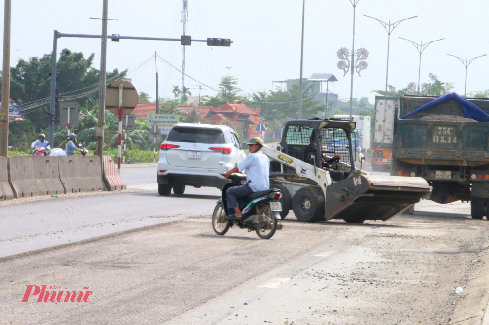Đồng thời đề nghị các địa phương dọc tuyến tăng cường tuyên truyền, nhắc nhở người dân tham gia giao thông thận trọng, tránh tai nạn đáng tiếc. 