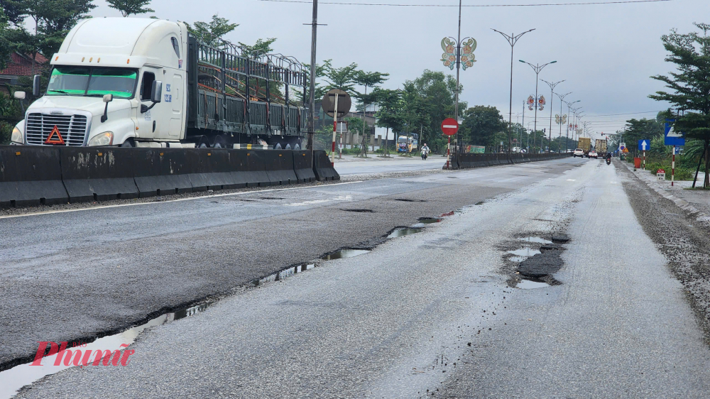 Đoạn quốc lộ 1A từ cầu An Lỗ (phường Phong Thái) đến qua cầu Mỹ Chánh (xã Nam Hải Lăng, Quảng Trị) cũng xuất hiện nhiều hư hỏng, hàng trăm “ổ voi”, “ổ trâu”, “ổ gà”… Đặc biệt, đoạn đường tại gần khu vực Bệnh viện Trung ương Huế cơ sở 2 bị bong tróc nhiều mảng tạo thành rãnh, hố sâu, dài và rộng.