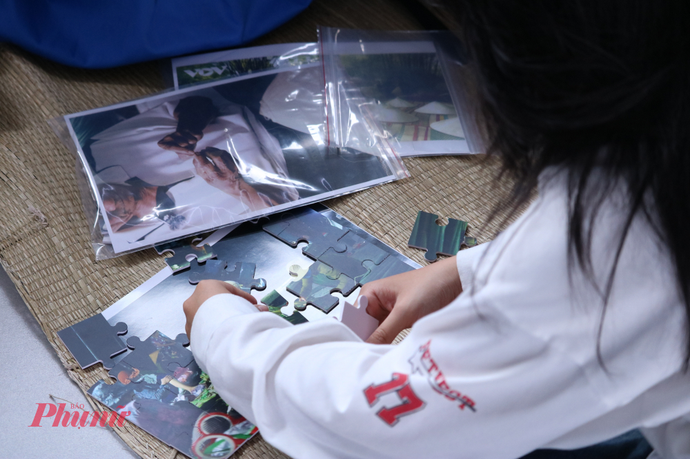 Trạm thử thách xếp hình giúp người chơi tìm hiểu thêm về di sản văn hóa của dân tộc - Ảnh: Phương Nhã