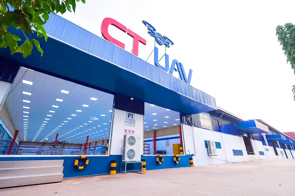 Nhà máy chế tạo UAV đa ứng dụng, nhà máy chế tạo UAV vận tải hạng nặng, nhà máy chế tạo pin UAV, nhà máy chế tạo động cơ UAV (từ trái qua phải)