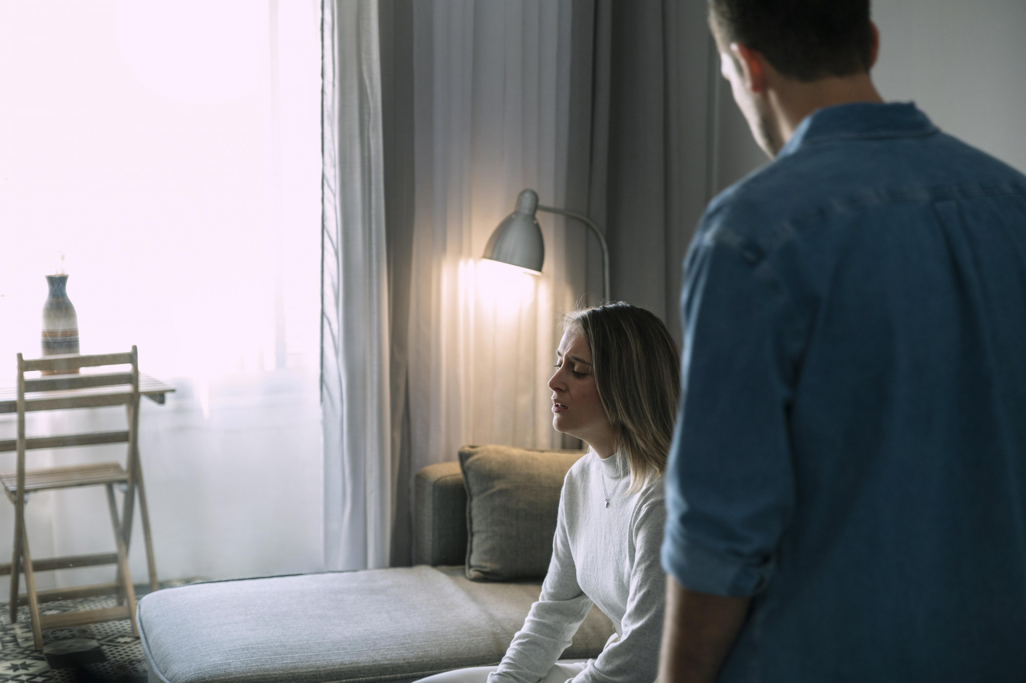 Ám ảnh vì người chồng bạo lực ( Ảnh minh họa : Freepik)