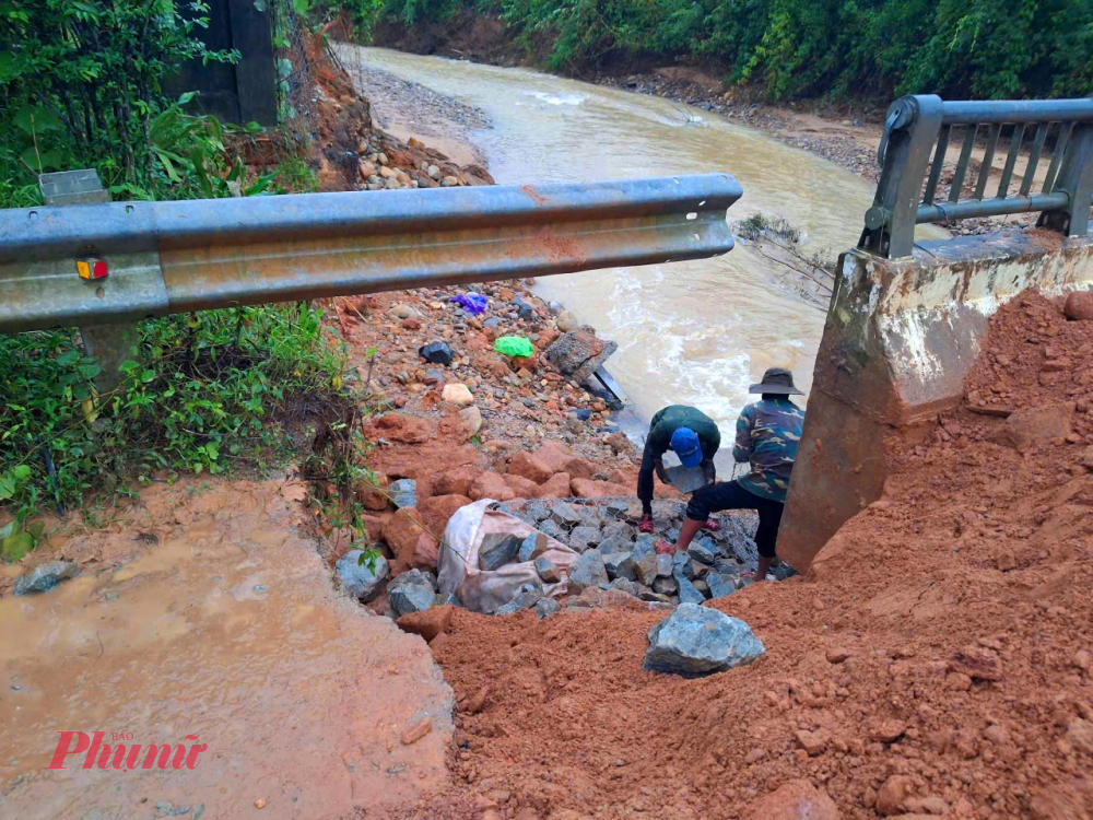 Xã cũng kiến nghị Bộ Xây dựng và Ban Quản lý Đường Hồ Chí Minh xem xét điều chỉnh vị trí nút giao cao tốc La Sơn-Túy Loan, vốn thường xuyên sạt lở mái taluy dương, đồng thời đầu tư tuyến cống gom nước từ cao tốc ra sông Tả Trạch để giảm ngập úng cục bộ.