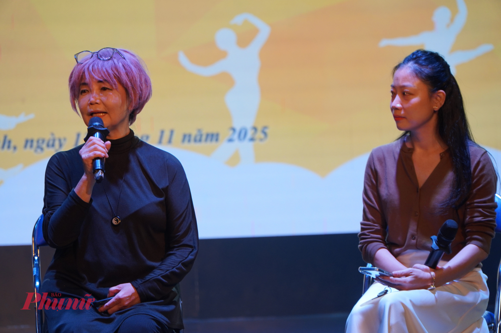 Bà Noriko Kure, Hiệu trưởng Trường Nghệ thuật Toàn cầu JDS có những chia sẻ trong chuyến lưu diễn tại Việt Nam