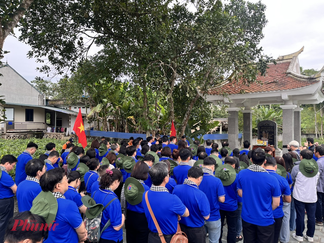 Phó trưởng ban Tuyên giáo và Dân vận Thành ủy TPHCM Tăng Hữu Phong cho biết, hành trình về nguồn năm 2025 của lực lượng người làm báo tiêu biểu TPHCM đã đi đến nhiều địa chỉ đỏ. Đây là hành trình trở về với cội nguồn nghề nghiệp, để soi sáng thêm trách nhiệm và niềm tự hào của người làm báo hôm nay