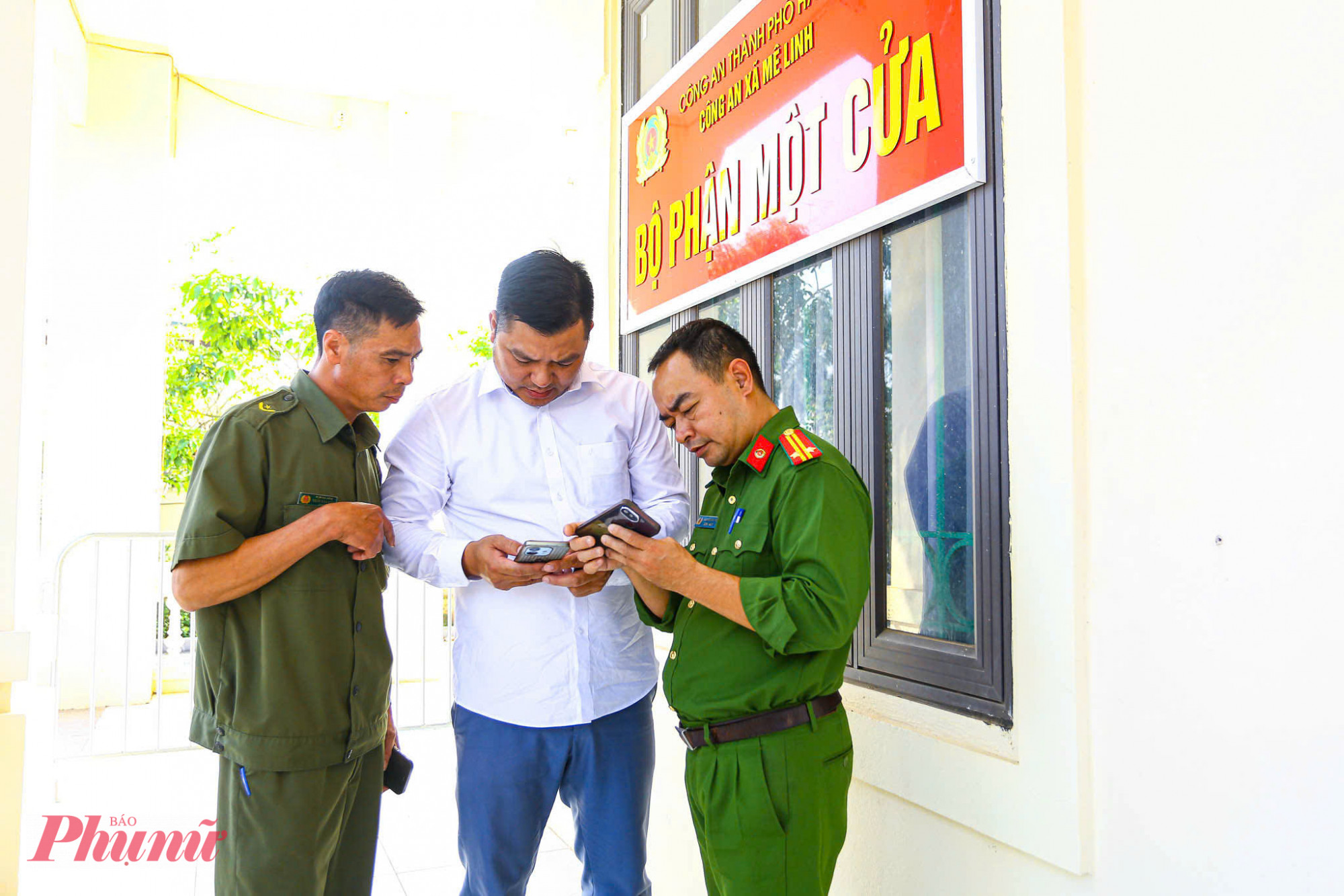 Tuy nhiên, dưới sự hướng dẫn của lực lượng chức năng, người dân có thể nhanh chóng hoàn thiện các bước thực hiện.